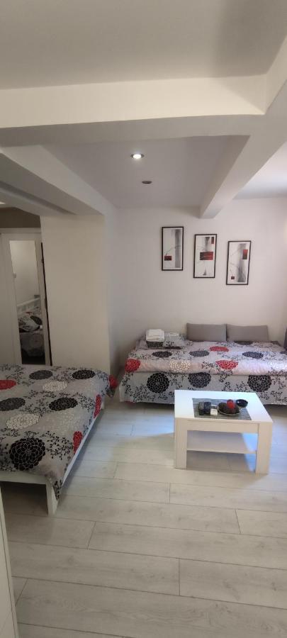 Studio Apartman Kocka ベオグラード エクステリア 写真