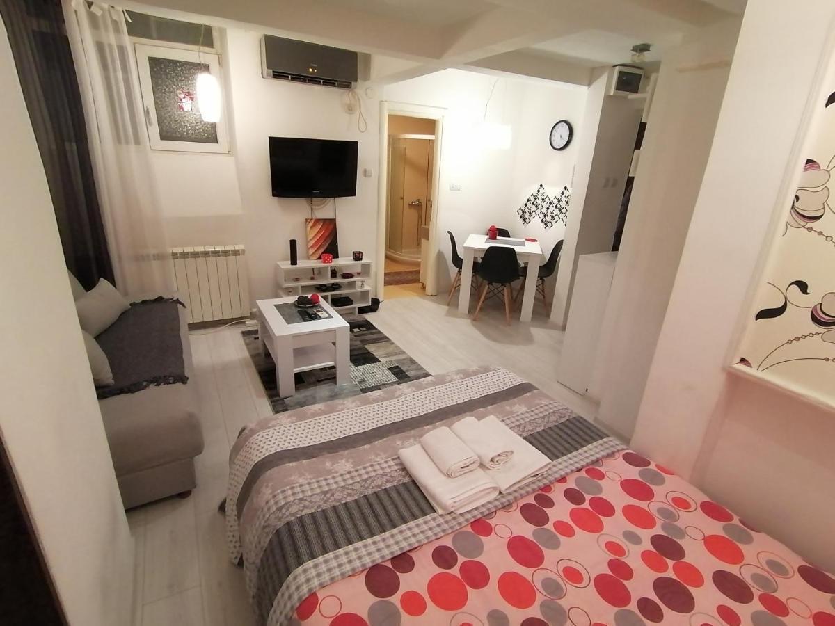Studio Apartman Kocka ベオグラード エクステリア 写真